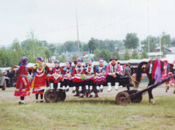 Состязание всадников на празднике гербер. 2002 год. Фото К.И. Куликова.