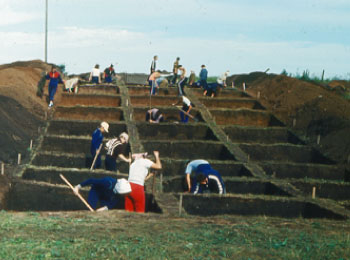 Раскопки среднего вала городища Иднакар. 1989 г.